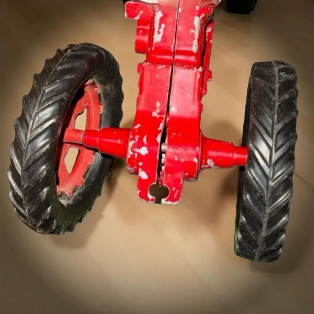 Antique Metal 1950s Hubley Red McCormick Farmall Tractor 1:64
